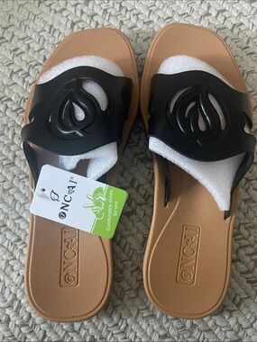 ONC*I Women's Black & Tan Slide Sandals